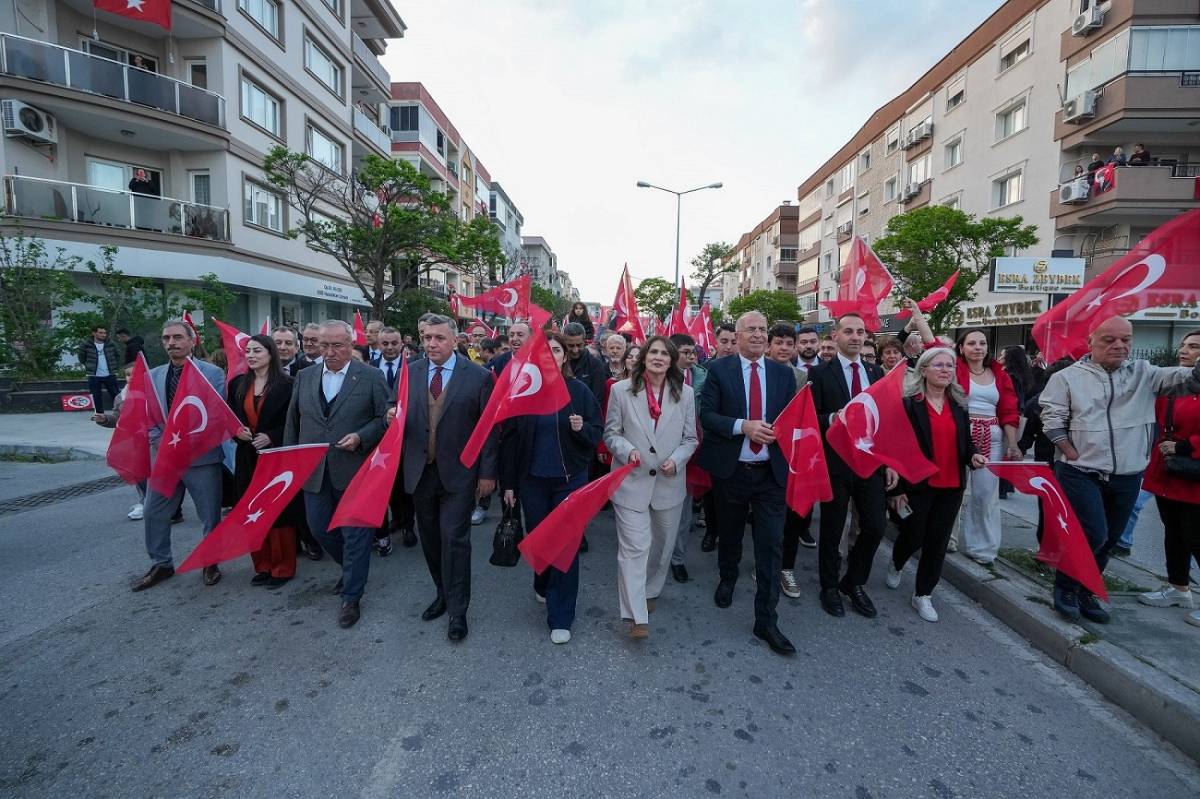 Gaziemir’de 23 Nisan coşkusu kortejle taçlandı