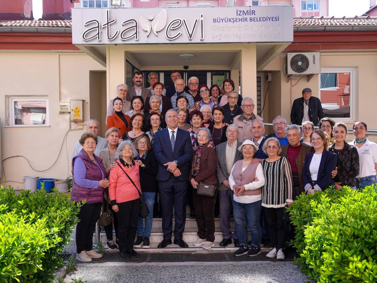 Gaziemir’in çınarlarından fidanlara 23 Nisan armağanı