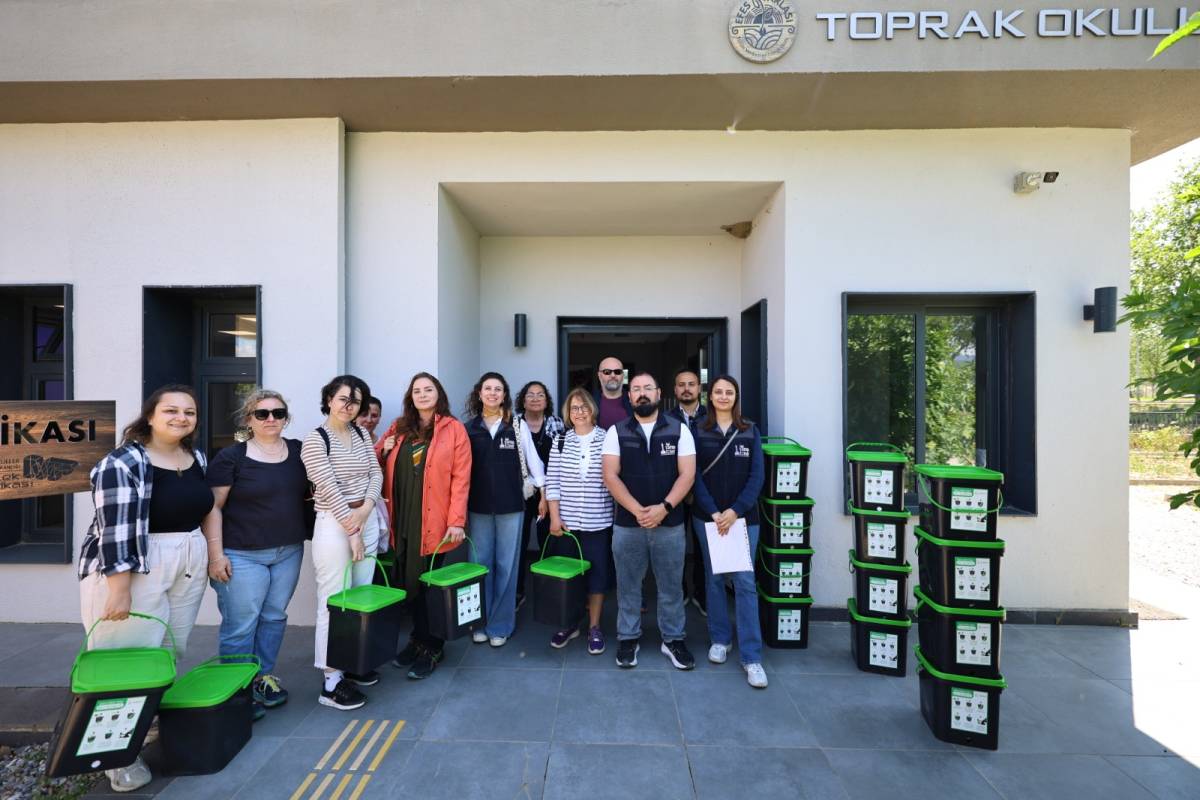 Efes tarlası yaşam köyü'nde kompost eğitimi düzenlendi