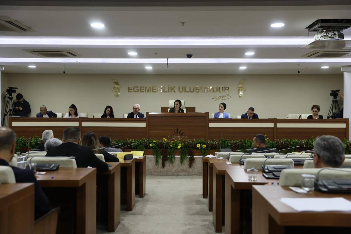 Karabağlar'da komisyonlar seçildi: Kınay'dan emek vurgusu