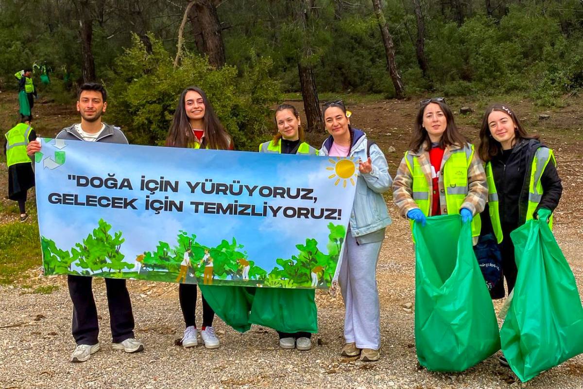 Bornova’da anlamlı temizlik hareketi