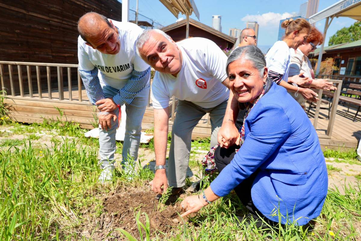Konak’ta Otizm Farkındalık Günü’nde ‘Biz de Varız’ dediler