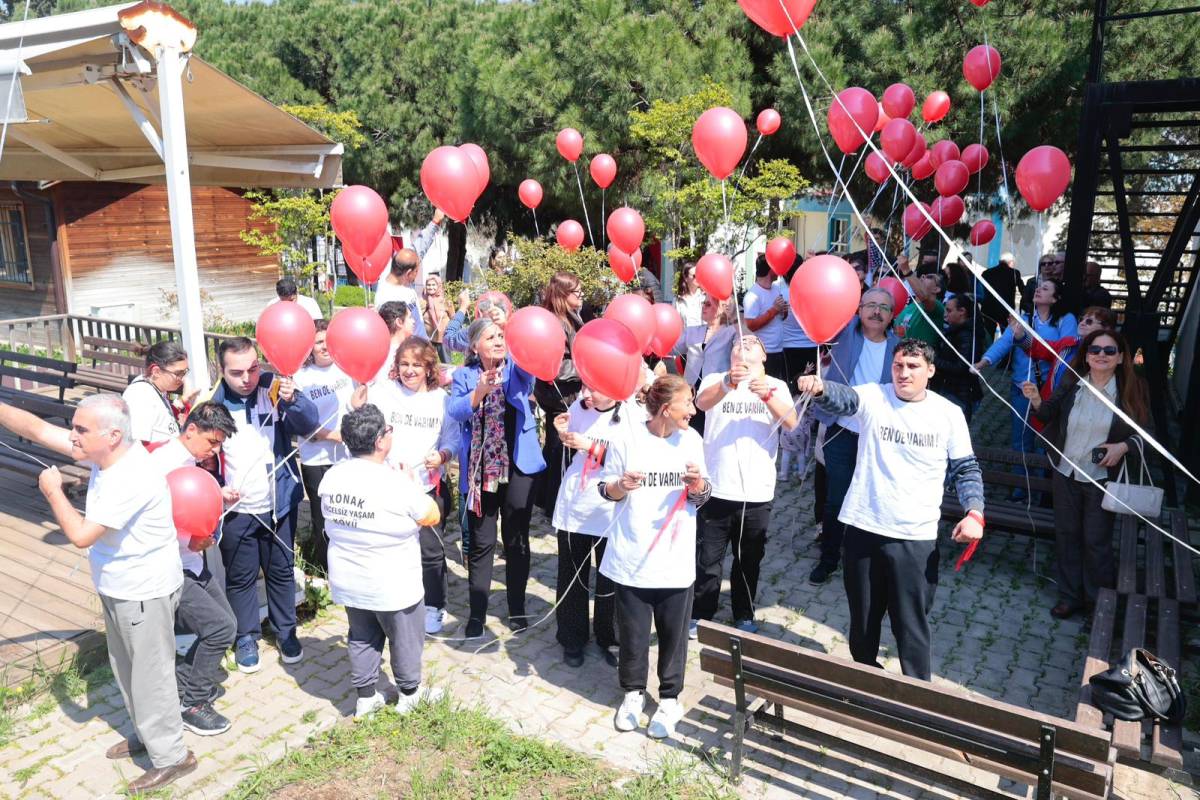 Konak’ta Otizm Farkındalık Günü’nde ‘Biz de Varız’ dediler