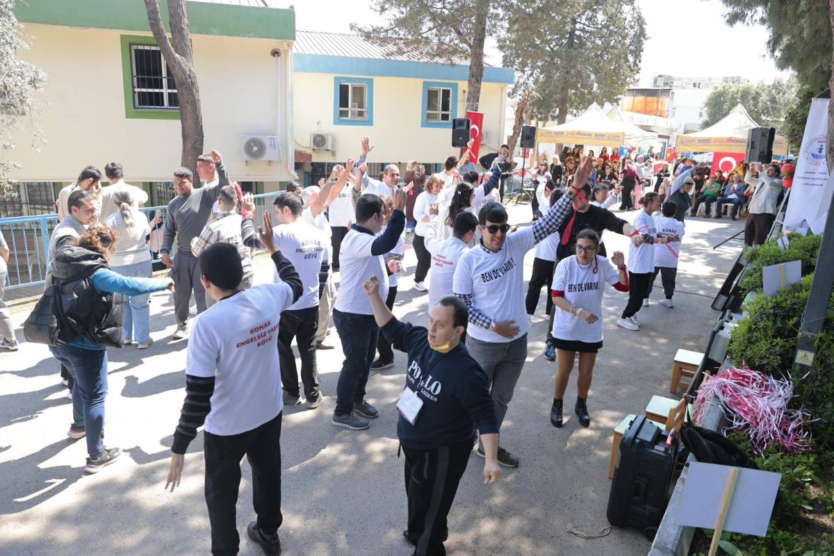 Konak’ta Otizm Farkındalık Günü’nde ‘Biz de Varız’ dediler