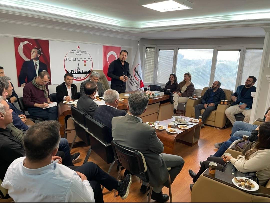 İzmir’de Maraşder güven tazeledi, Safa Narlı yeniden Başkan