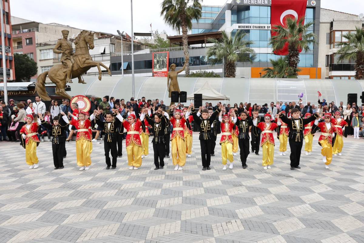 Menemen’de coşkulu kutlama