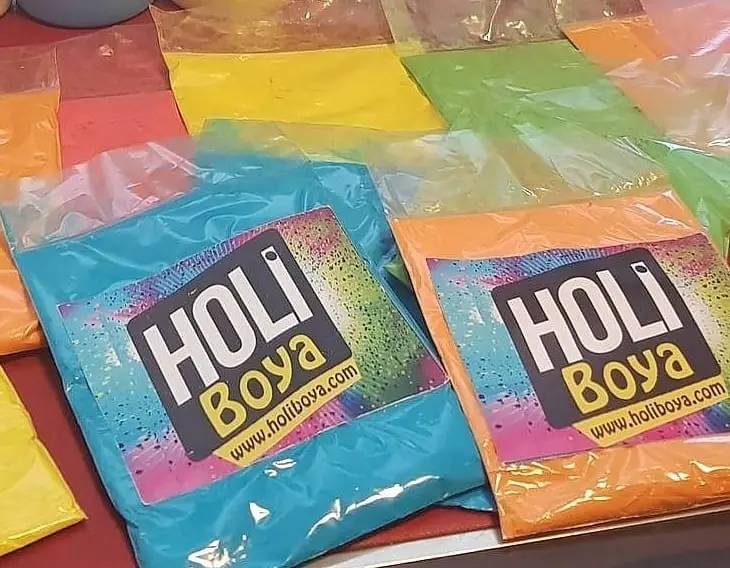 İzmir’de Holi Boya Satışı Hız Kazandı