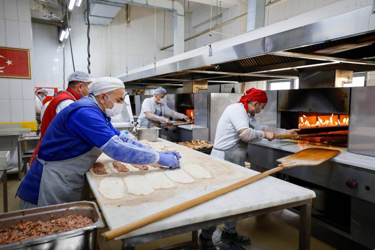 Büyükşehir dar gelirlileri yalnız bırakmadı
