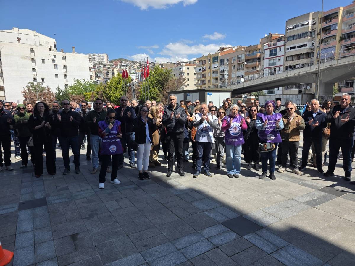 İzmir'de belediye memurlarının 'TİS' eylemi sürüyor