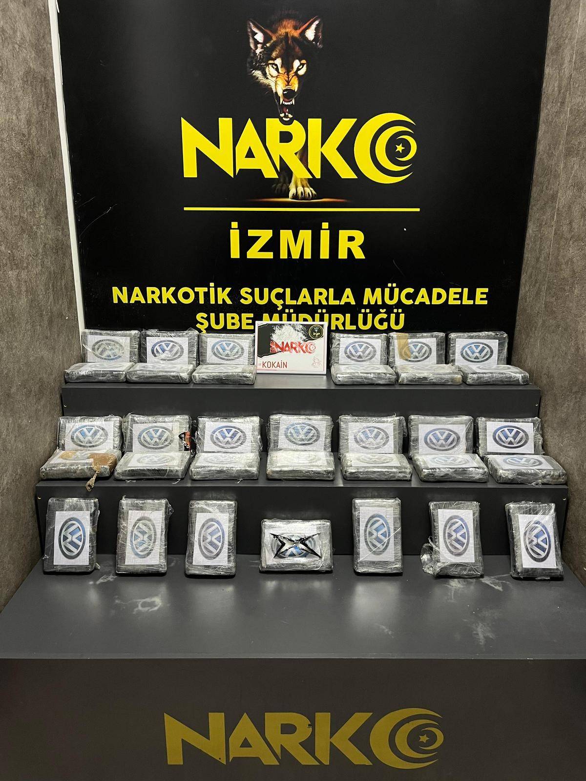 İzmir'de zehir tacirlerine operasyon