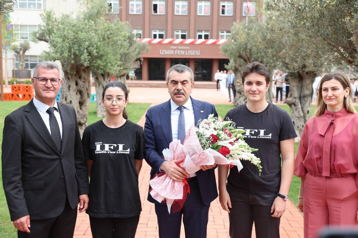 Bakan Tekin İzmir Fen lisesini ziyaret etti