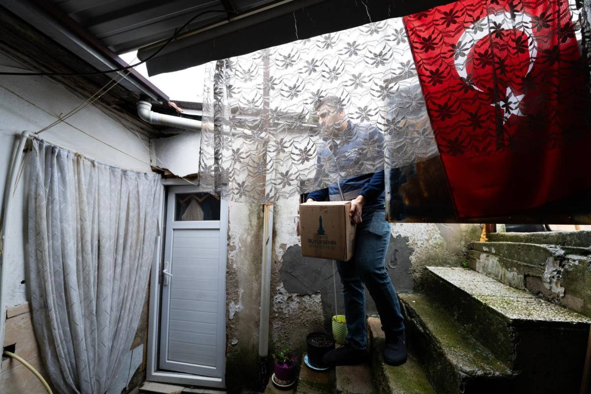 Büyükşehir dar gelirlileri yalnız bırakmadı