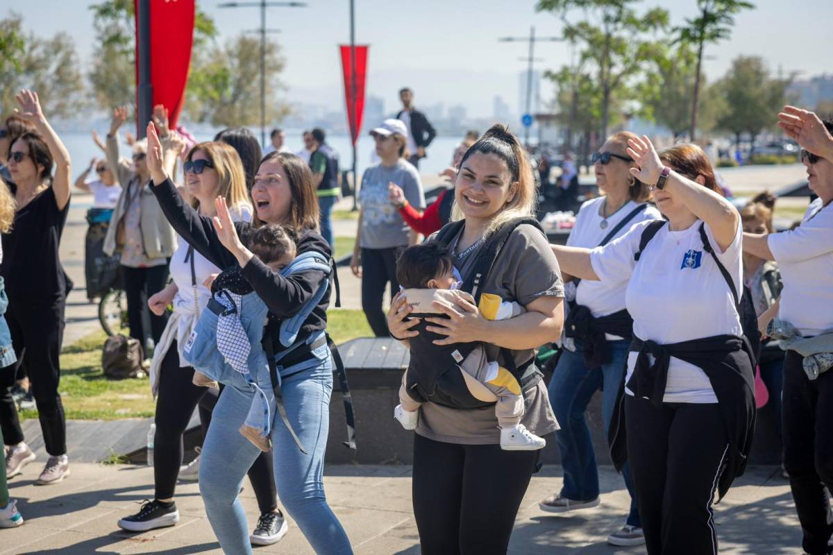 Konaklı annelerden Anneler Günü dansı