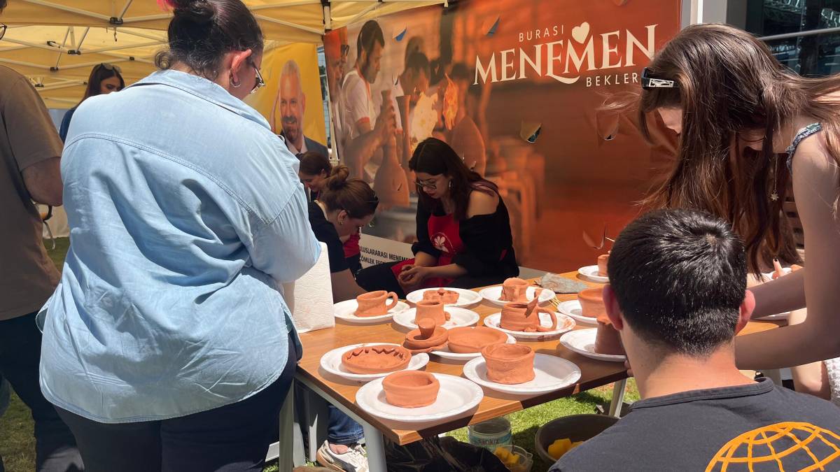 Menemen'de üniversiteliler 8 bin yıllık gelenekle buluştu