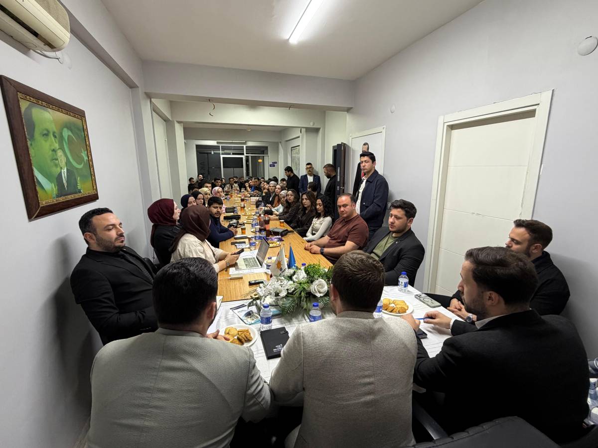 Cumhurbaşkanımız İzmirli Gençlerin Kırmızı Çizgisidir